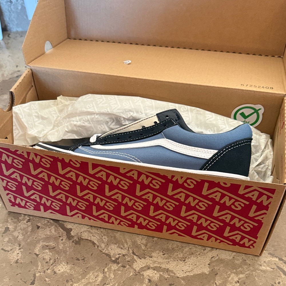 Vans Men's Navy and Black Sneakers
